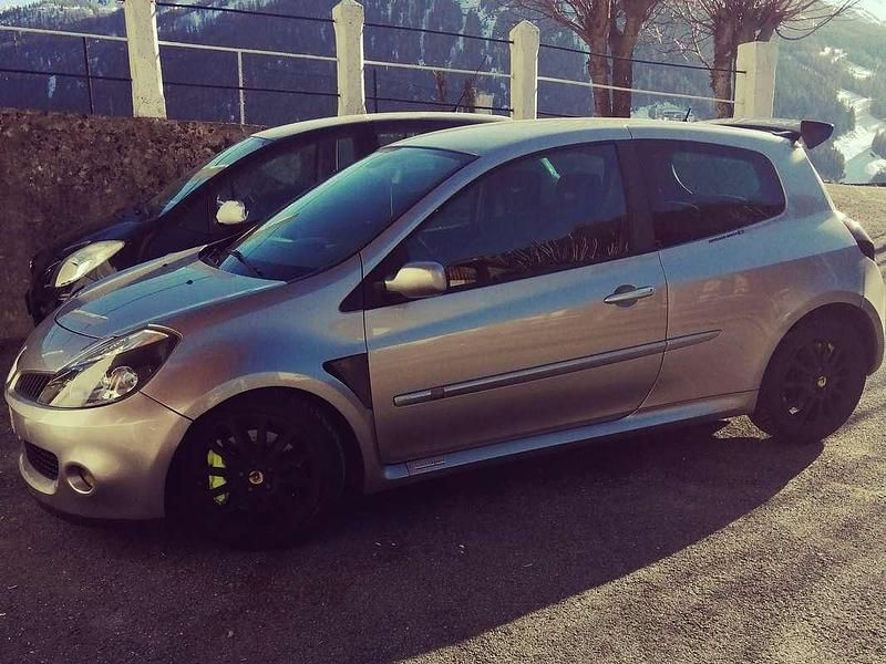 Usata Renault Clio III R.S. 197 CV (144 kW) 2007 Argento Berlina