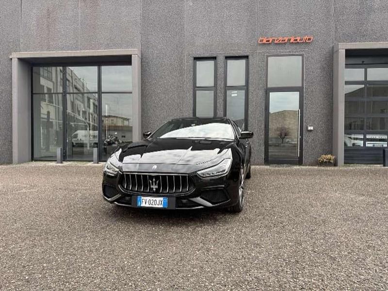 Nero Usata 2019 Maserati Ghibli Tre volumi | 36.990 € (Cara) - Immagine 1/4