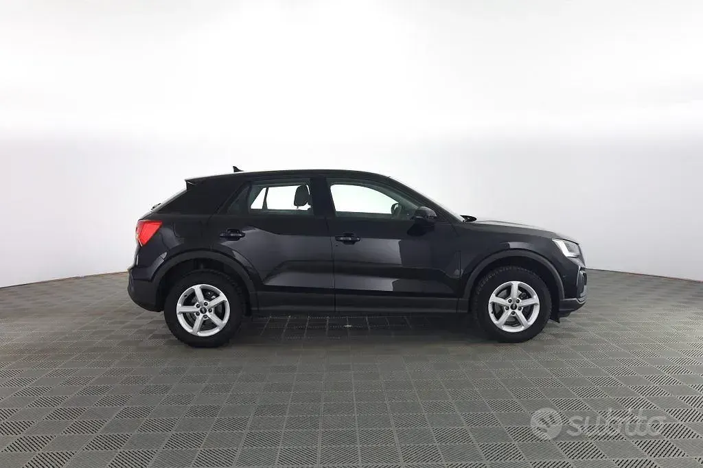 Begagnad Audi Q2 Business 150 HK (110 kW) 2023 Svart SUV