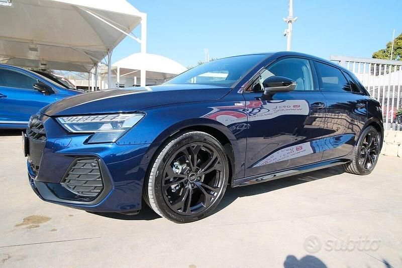 Nuova Audi A3 S-Line 150 CV (110 kW) 2025 Blu Berlina