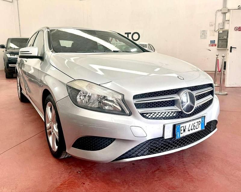 Usata Mercedes A180 109 CV (80 kW) 2013 Argento metalizzato Berlina