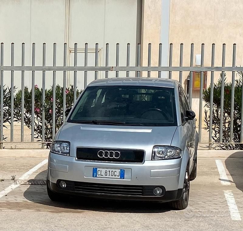 Usata Audi A2 75 CV (55 kW) 2003 Grigio Utilitaria