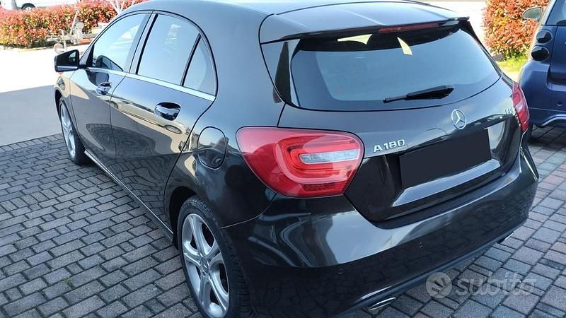 Usata Mercedes A180 109 CV (80 kW) 2014 Marrone Berlina