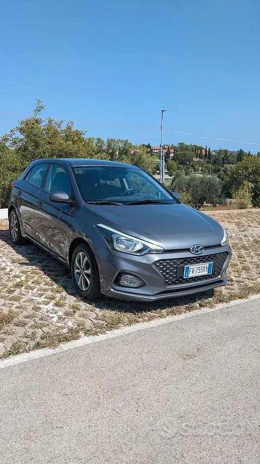 Usata Hyundai i20 75 CV (55 kW) 2019 Grigio Utilitaria