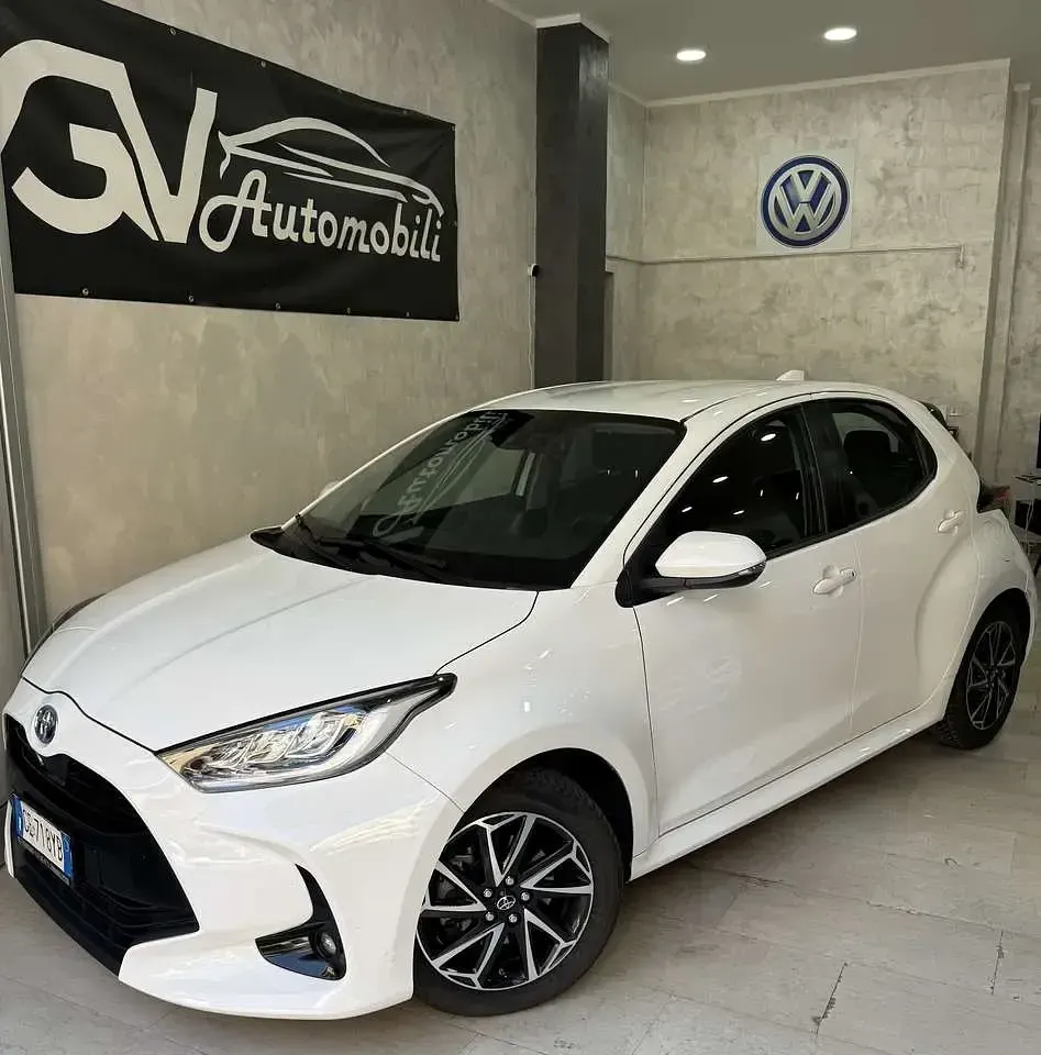 Usata Toyota Yaris Hybrid Lounge 92 CV (67 kW) 2021 Other Berlina