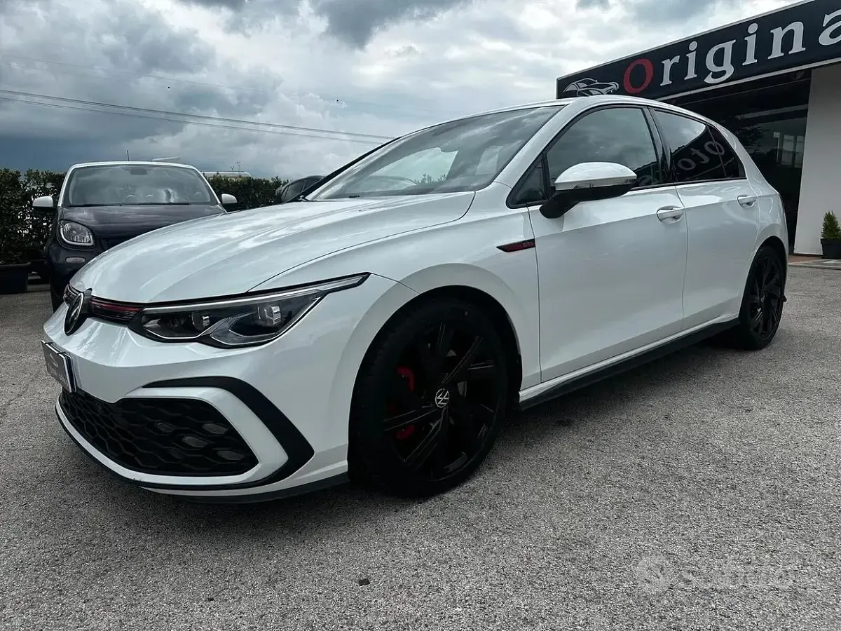 Begagnad VW Golf VIII GTI 245 HK (180 kW) 2021 Vit Sedan