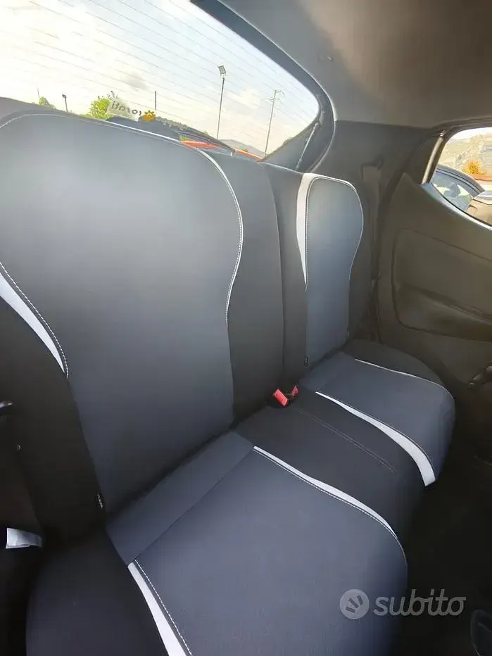Usata Lancia Ypsilon Gold 69 CV (50 kW) 2015 Grigio Utilitaria