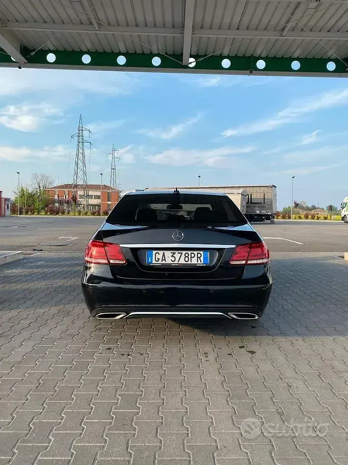 Usata Mercedes E220 Premium 170 CV (125 kW) 2013 Nero Berlina