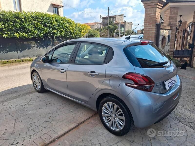 Usata Peugeot 208 Active 82 CV (60 kW) 2019 Grigio Utilitaria