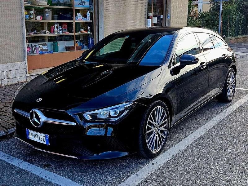 Nero Usata 2021 Mercedes CLA180 Shooting Brake Station wagon | 25.699 € (Buon prezzo) - Immagine 1/4