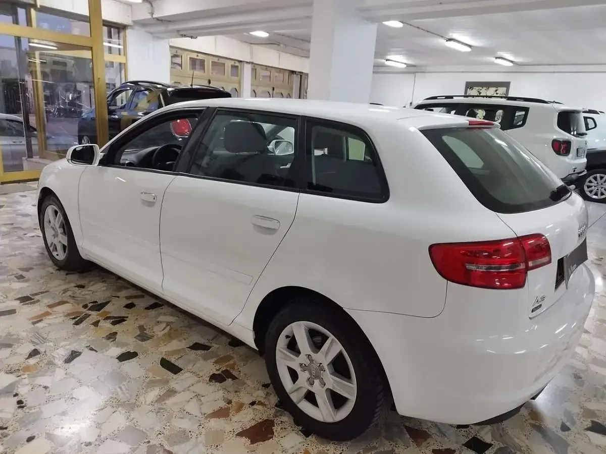 Käytetty Audi A3 Young 90 HP (66 kW) 2012 Valkoinen Viistoperä