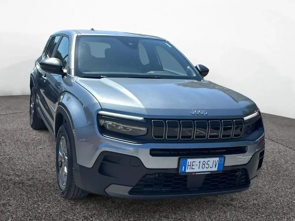 Nuova Jeep Avenger Longitude 101 CV (74 kW) 2026 Grigio SUV