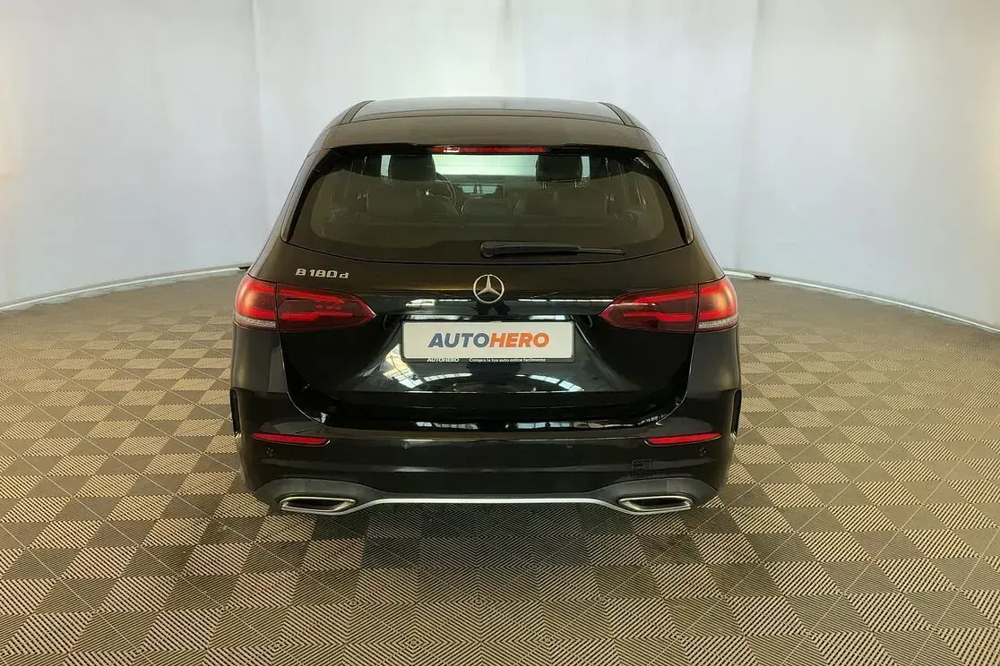 Gebraucht Mercedes B180 AMG line 116 PS (85 kW) 2019 Schwarz Van / Kleinbus