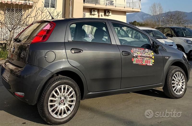 Usata Fiat Punto 77 CV (56 kW) 2018 Grigio Utilitaria