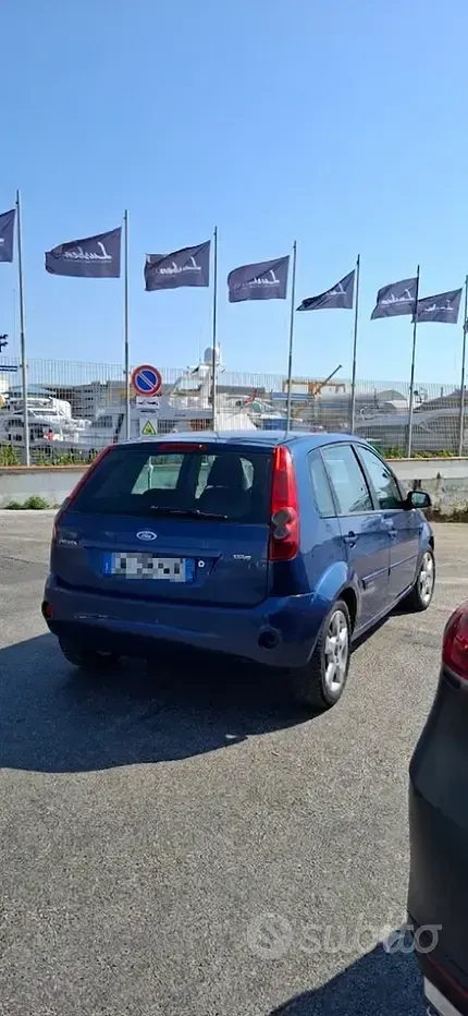 Usata Ford Fiesta 68 CV (50 kW) 2006 Bluazzurro Utilitaria