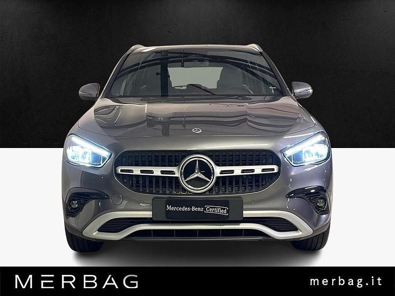 Nuova Mercedes GLA180 Advanced 136 CV (100 kW) 2025 Grigio SUV