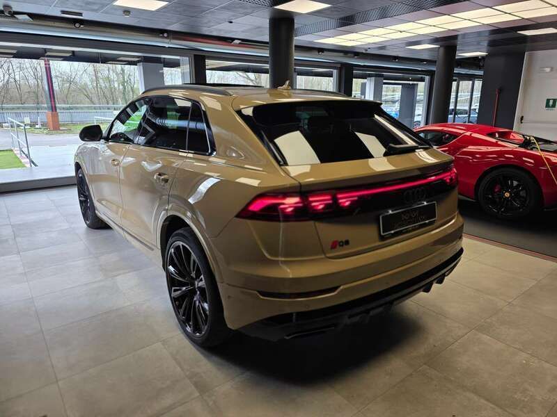 Usata Audi Q8 S-Line 286 CV (210 kW) 2024 Beige SUV