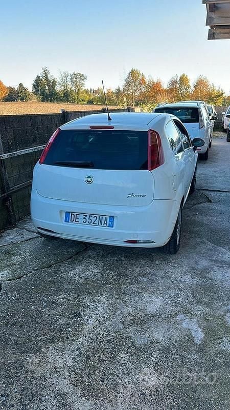 Usata Fiat Grande Punto 75 CV (55 kW) 2009 Bianco Utilitaria