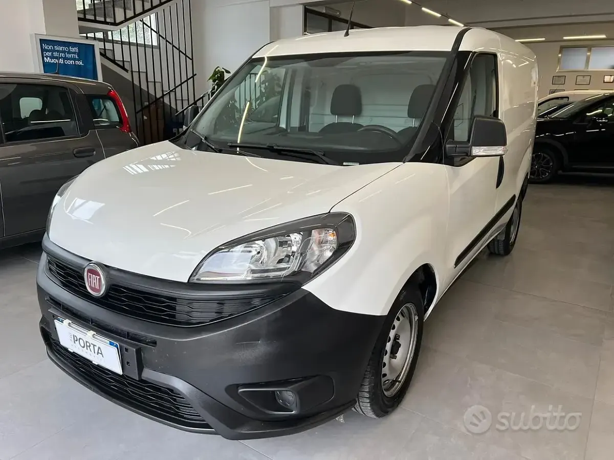 Usata Fiat Doblò 120 CV (88 kW) 2021 Bianco Monovolume