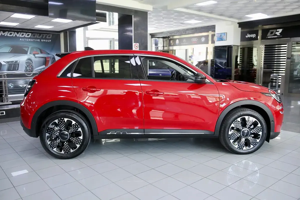 Usata Fiat 600 La Prima 101 CV (74 kW) 2025 Rosso passione SUV