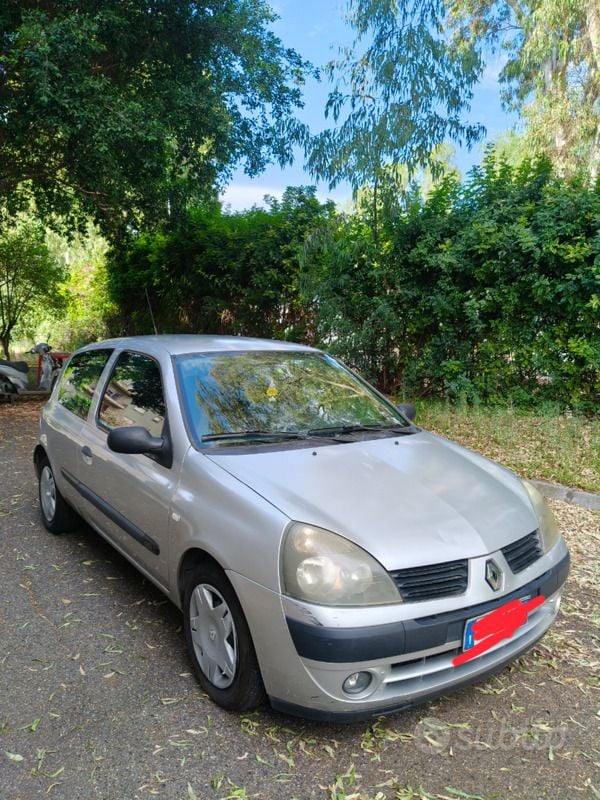 Usata Renault Clio II 65 CV (47 kW) 2005 Grigio Utilitaria