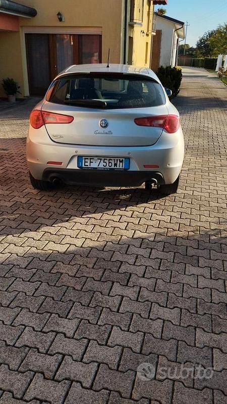 Usata Alfa Romeo Giulietta 170 CV (125 kW) 2010 Grigio Utilitaria