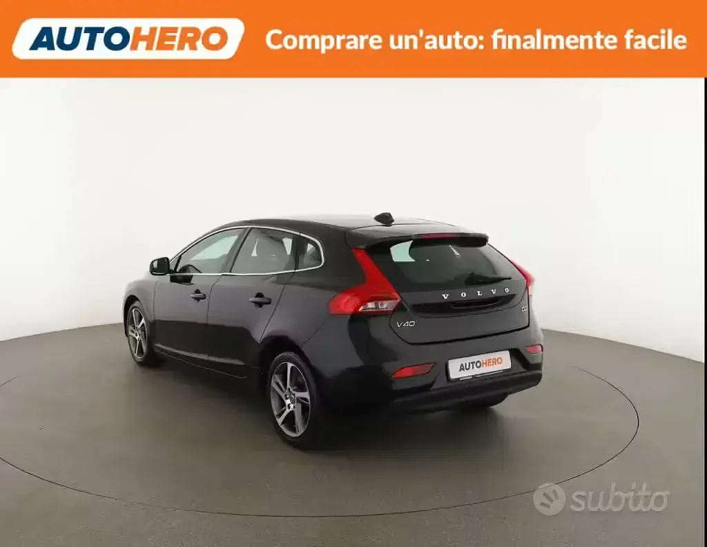 Usata Volvo V40 Momentum 116 CV (85 kW) 2015 Nero Berlina