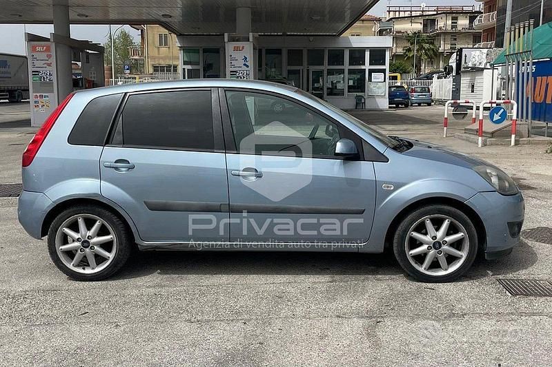 Usata Ford Fiesta Ghia 75 CV (55 kW) 2006 Blu Utilitaria