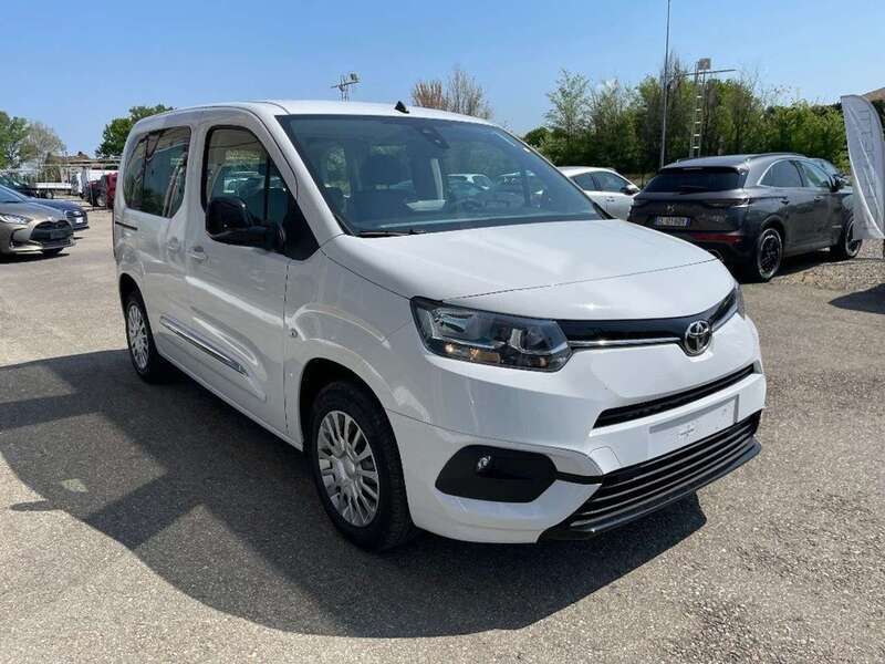 Usata Toyota Proace Verso City 102 CV (75 kW) 2024 Bianco pastello Station wagon