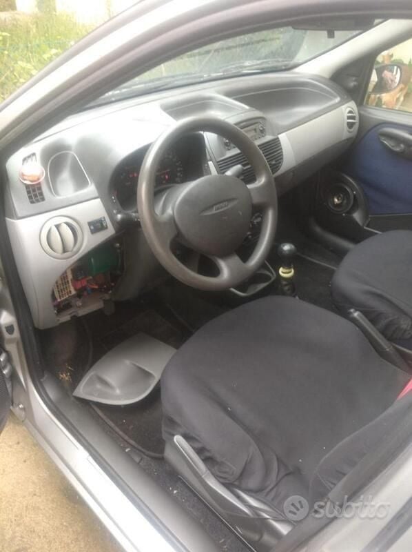 Usata Fiat Punto 80 CV (58 kW) 2005 Grigio Utilitaria