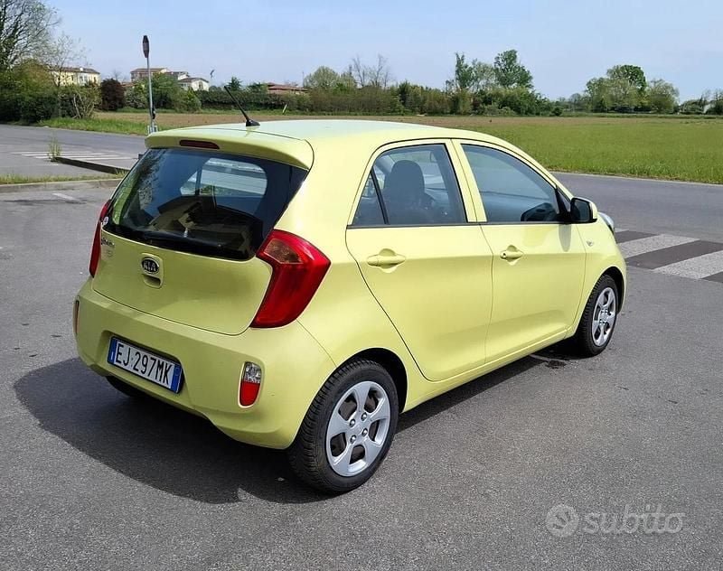 Usata Kia Picanto City 69 CV (50 kW) 2011 Verde Utilitaria