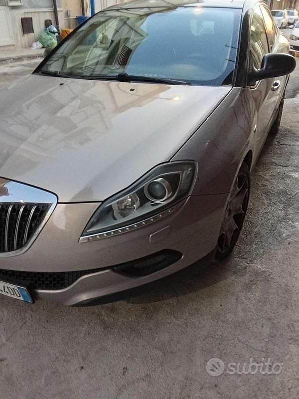 Usata Lancia Delta 190 CV (139 kW) 2009 Grigio Utilitaria