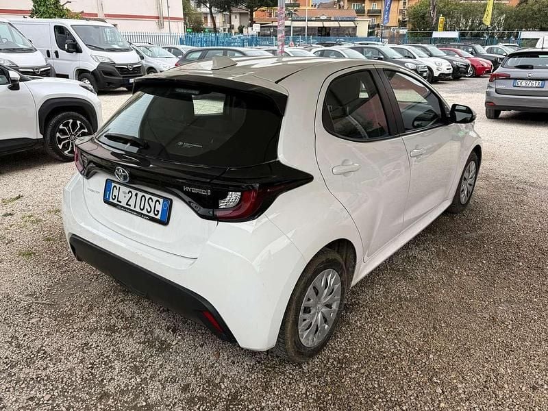 Usata Toyota Yaris Hybrid Active 92 CV (67 kW) 2022 Bianco Berlina