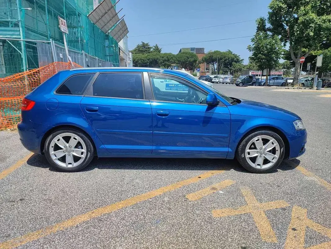 Usata Audi A3 Attraction 105 CV (77 kW) 2009 Blu/azzurro Utilitaria