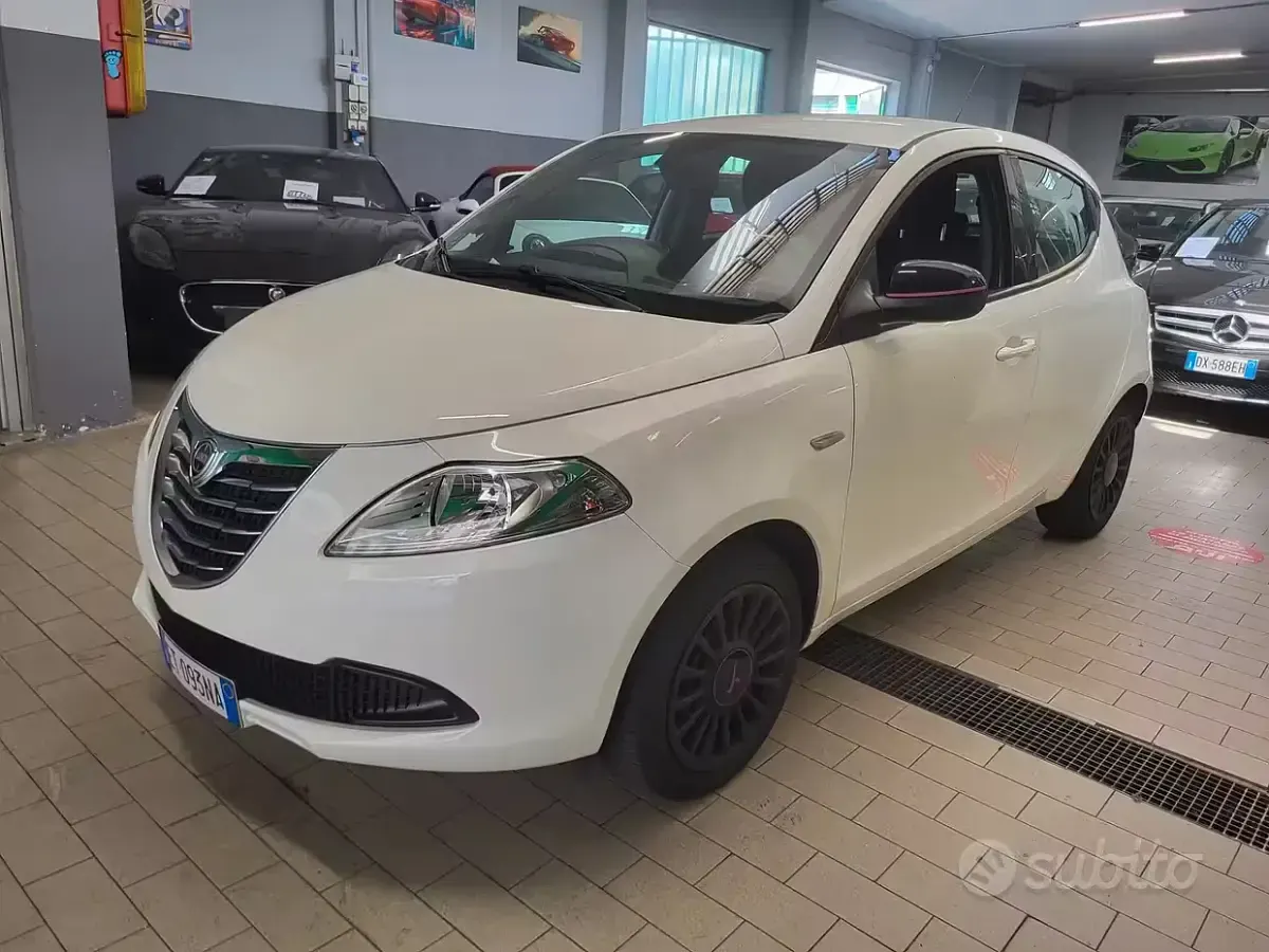 Usata Lancia Ypsilon S 69 CV (50 kW) 2014 Bianco Utilitaria