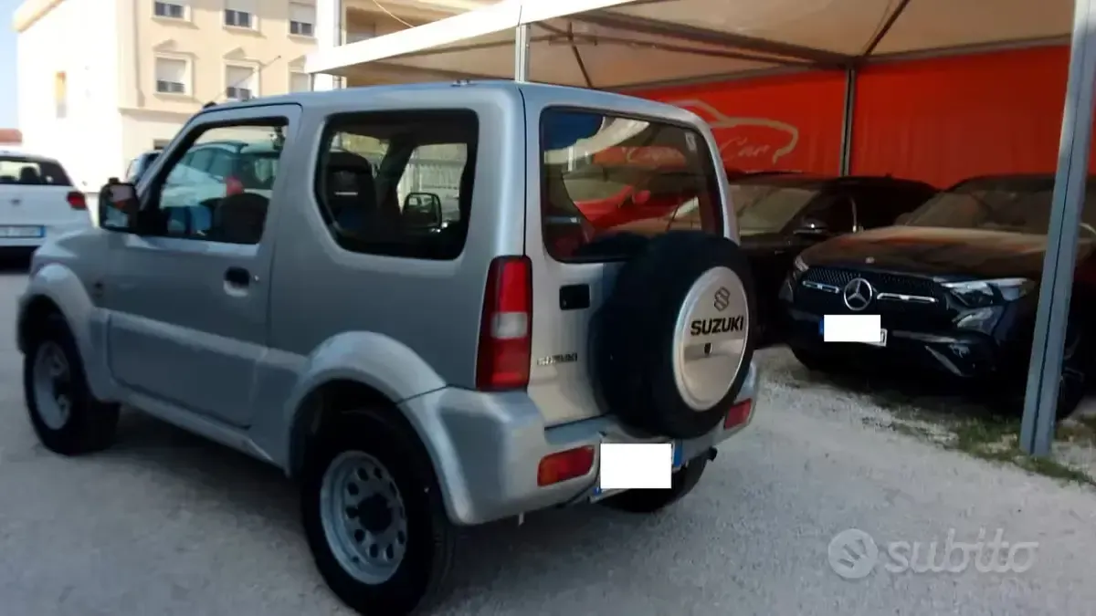 Usata Suzuki Jimny 65 CV (47 kW) 2004 Grigio SUV