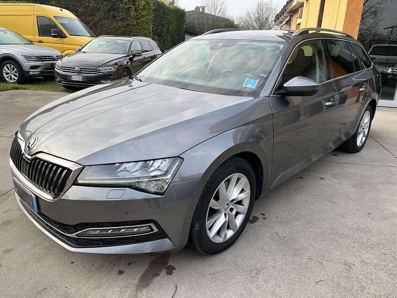 Usata Skoda Superb Style 150 CV (110 kW) 2022 Grigio metallizzato Station wagon