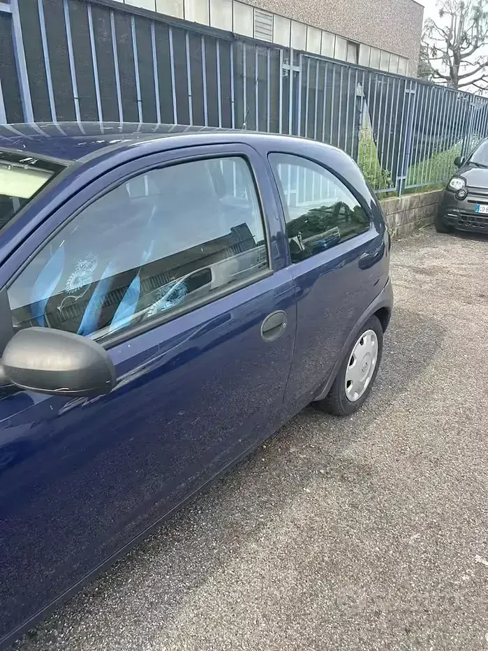 Usata Opel Corsa 60 CV (44 kW) 2003 Blu Utilitaria