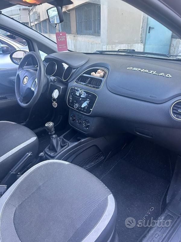 Usata Fiat Punto 69 CV (50 kW) 2015 Grigio Utilitaria