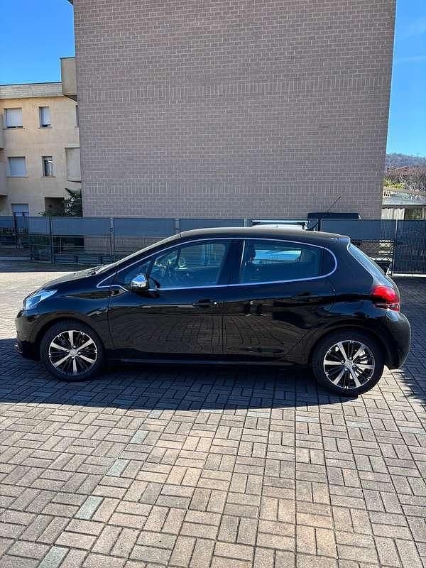 Usata Peugeot 208 Allure 82 CV (60 kW) 2017 Nero Utilitaria