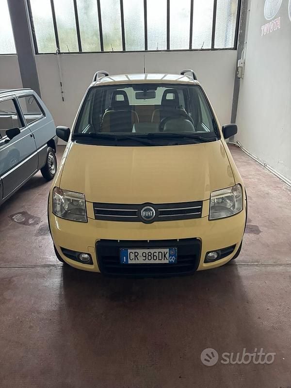 Usado Fiat Panda 4x4 Climbing 60 CV (44 kW) 2006 Amarillo Utilitario