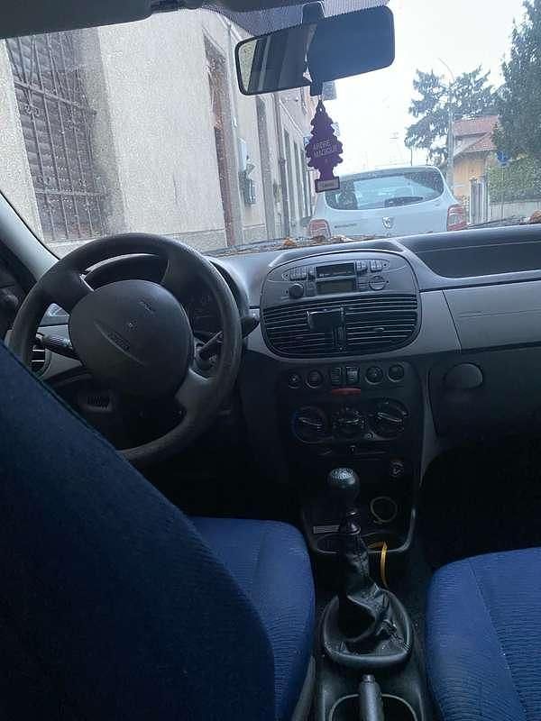 Usata Fiat Punto 80 CV (58 kW) 2000 Grigio Utilitaria