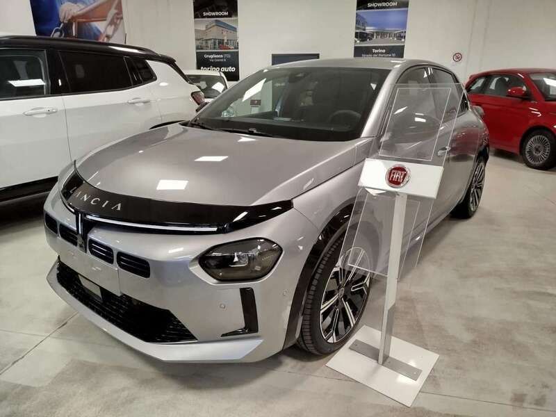 Nuova Lancia Ypsilon 101 CV (74 kW) 2025 Grigio Utilitaria