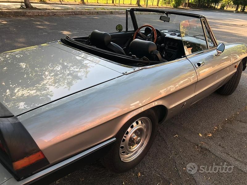 Usata Alfa Romeo Spider 103 CV (75 kW) 1982 Grigio Cabrio