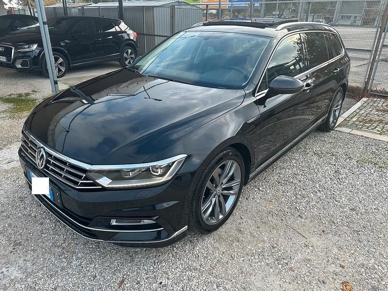 Usata VW Passat Highline 190 CV (139 kW) 2017 Nero Station wagon