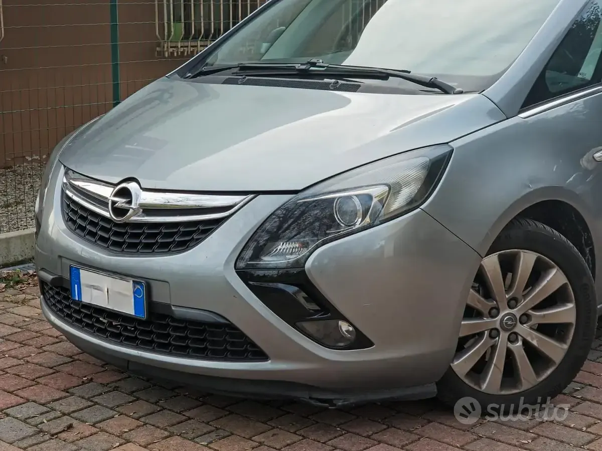 Usata Opel Zafira Tourer 150 CV (110 kW) 2012 Grigio Monovolume