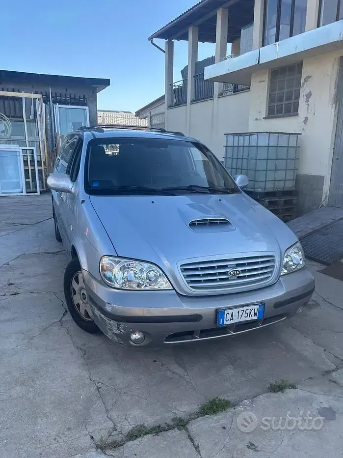 Usata Kia Carnival Comfort 145 CV (106 kW) 2003 Grigio Monovolume
