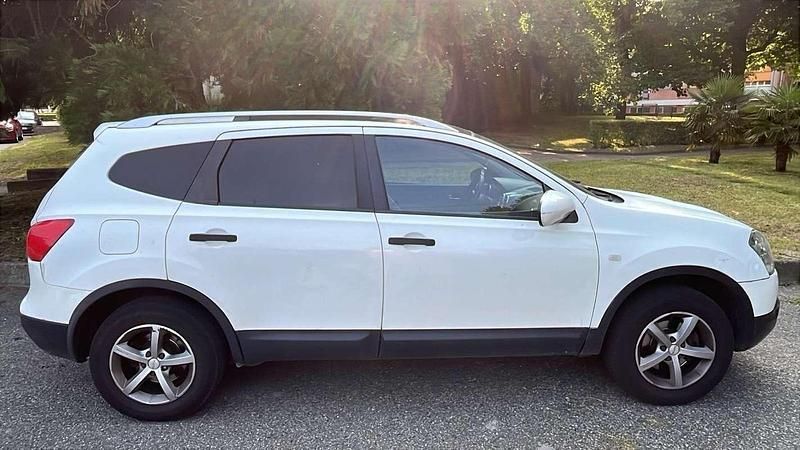 Bianco Usata 2009 Nissan Qashqai +2 Visia SUV | 3200 € - Immagine 1/4