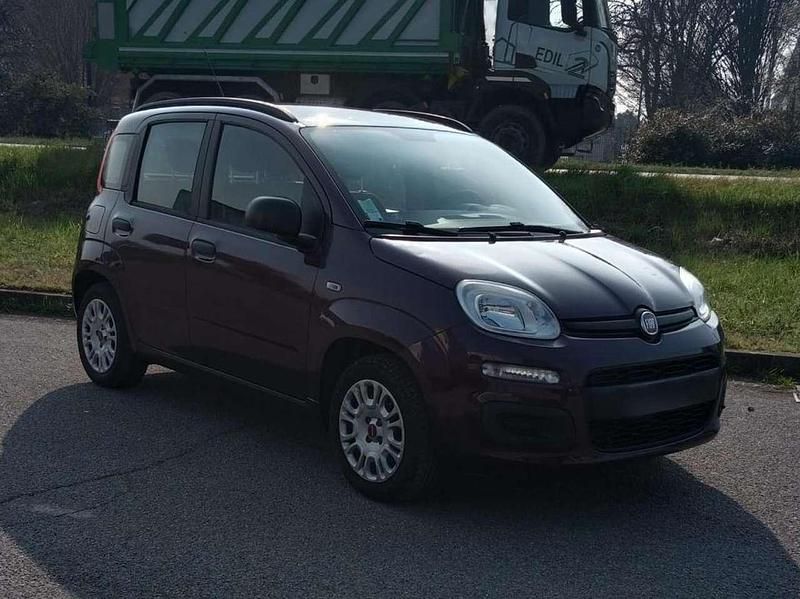 Usata Fiat Panda Easy 69 CV (50 kW) 2012 Viola Utilitaria