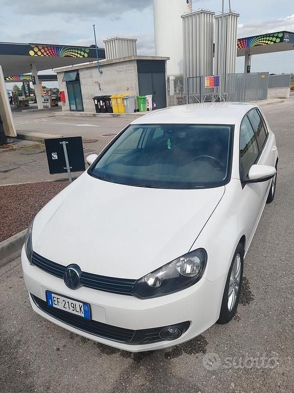Usata VW Golf VI 140 CV (102 kW) 2010 Bianco Utilitaria